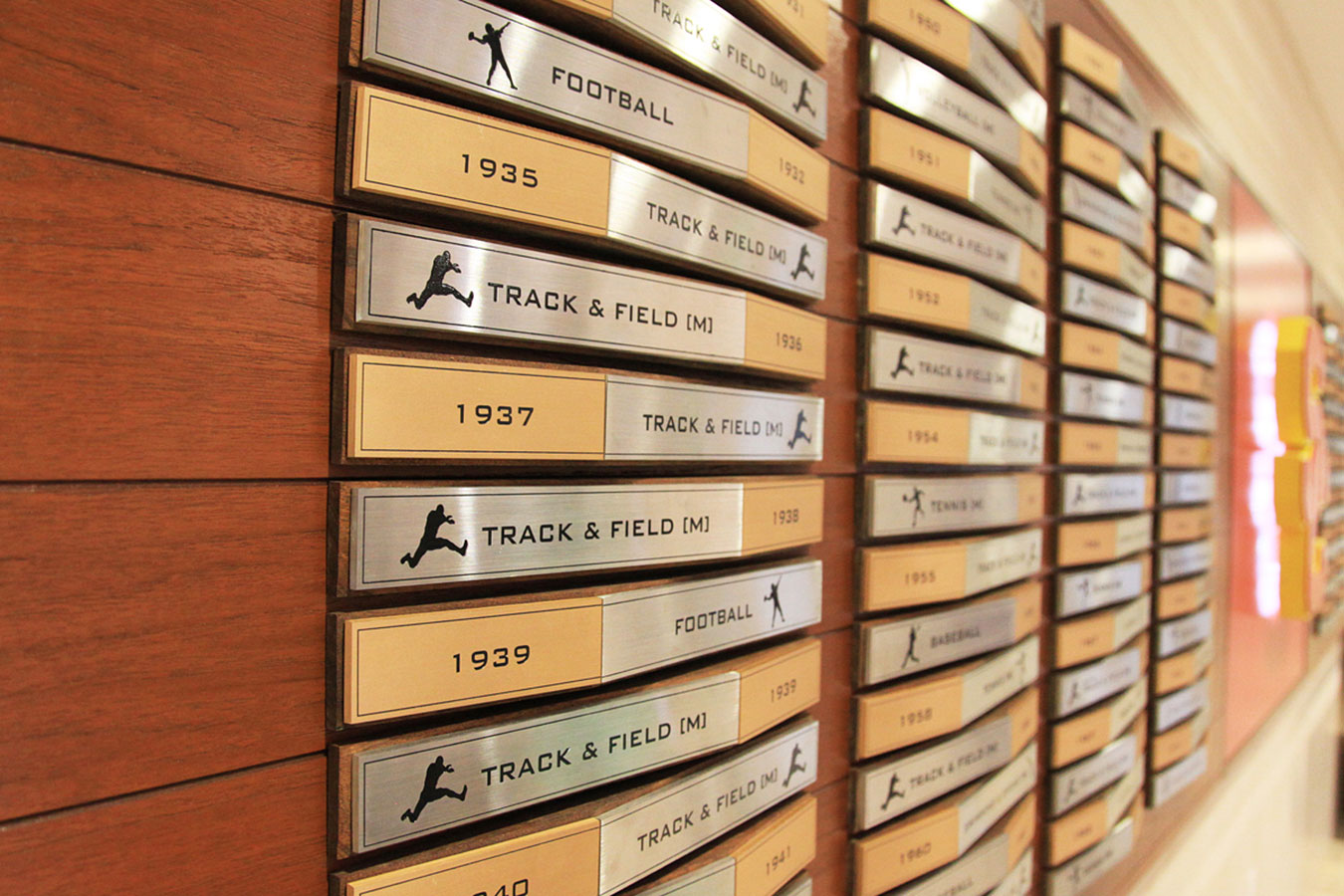 Multiple plaque with names on them